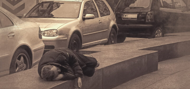 Спящий бездомный